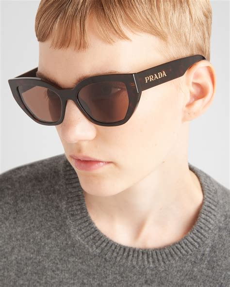 Polarized Brown Lenses Sunglasses With Prada Logo 